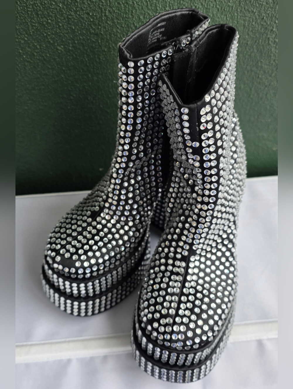 STEVE MADDEN Women's Black Rhinestone Platform Boots Sz 5.5 M Needs Some Repair - Picture 3 of 16